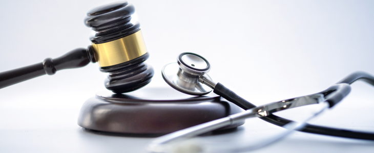 Gavel and mallet next to a stethoscope to represent medical malpractice